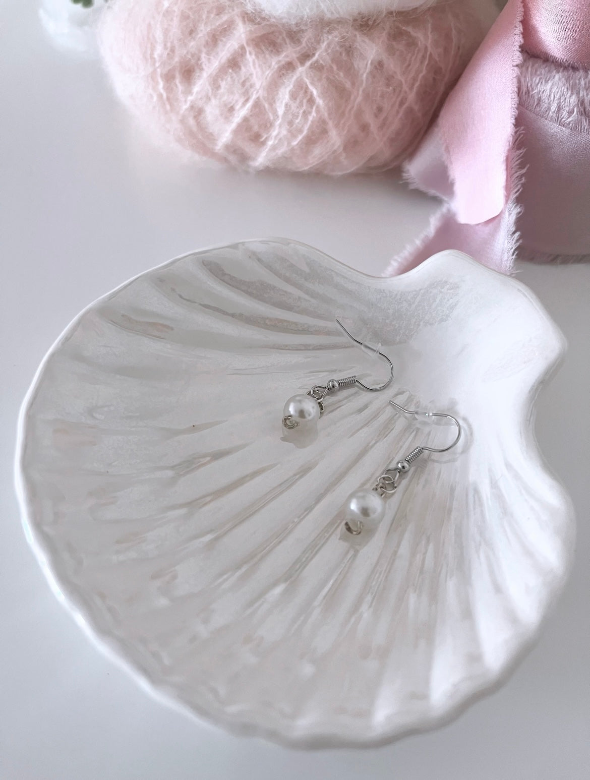 Dangle Pearl bead earrings